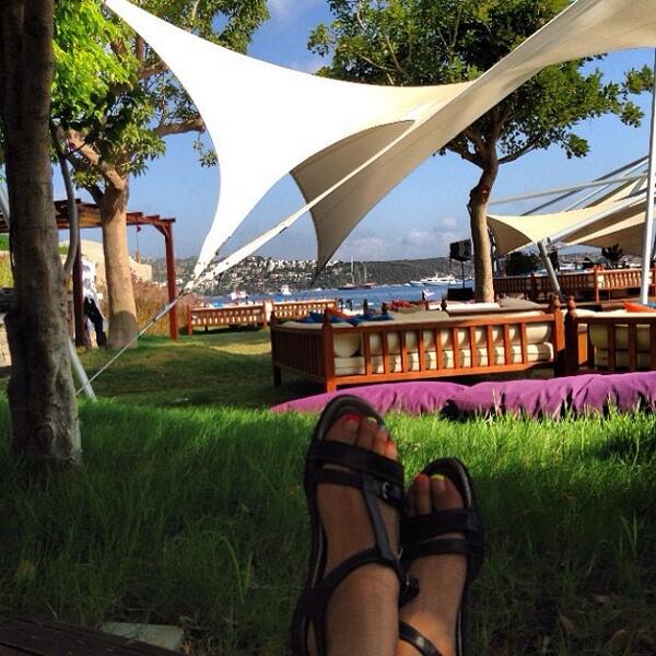 Elnaz Shakerdoost Feet