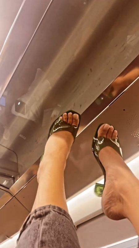 elodie di patrizi feet 4