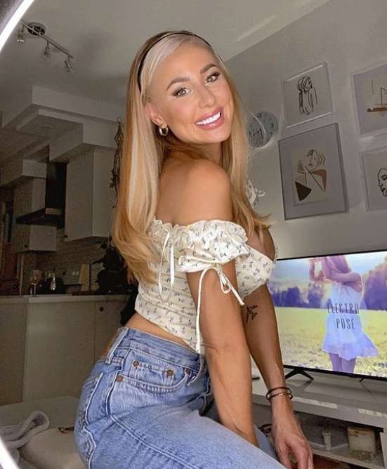 elodie routhier feet 3