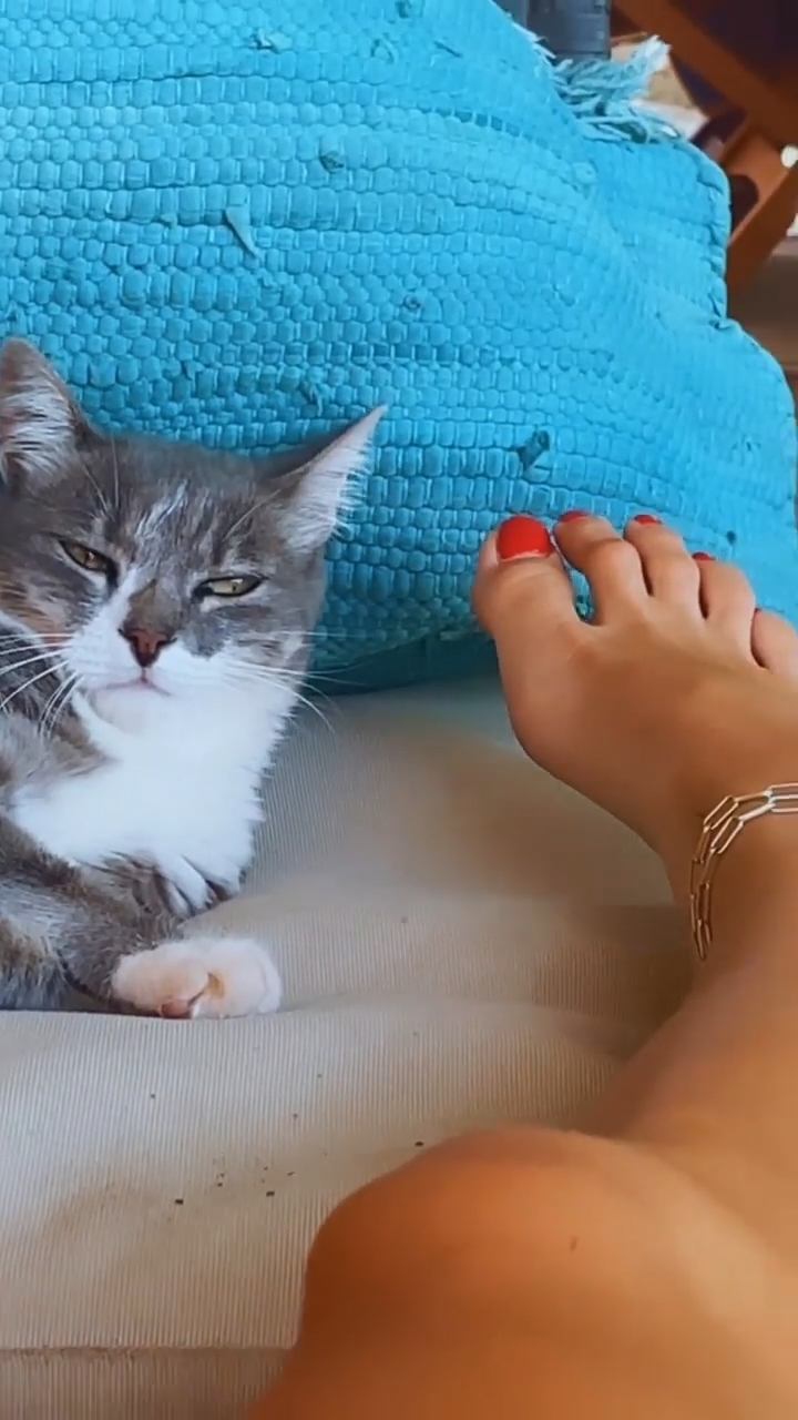 eloise smyth feet