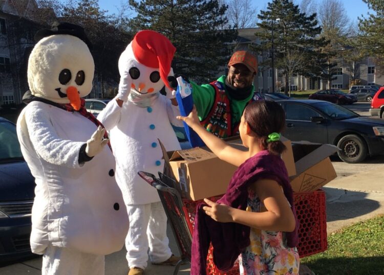 ely ruiz mcmillan feet 4