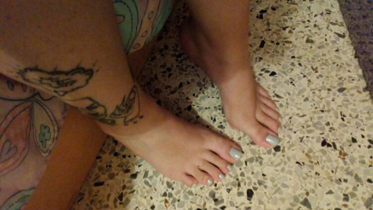elyfer torres feet 5
