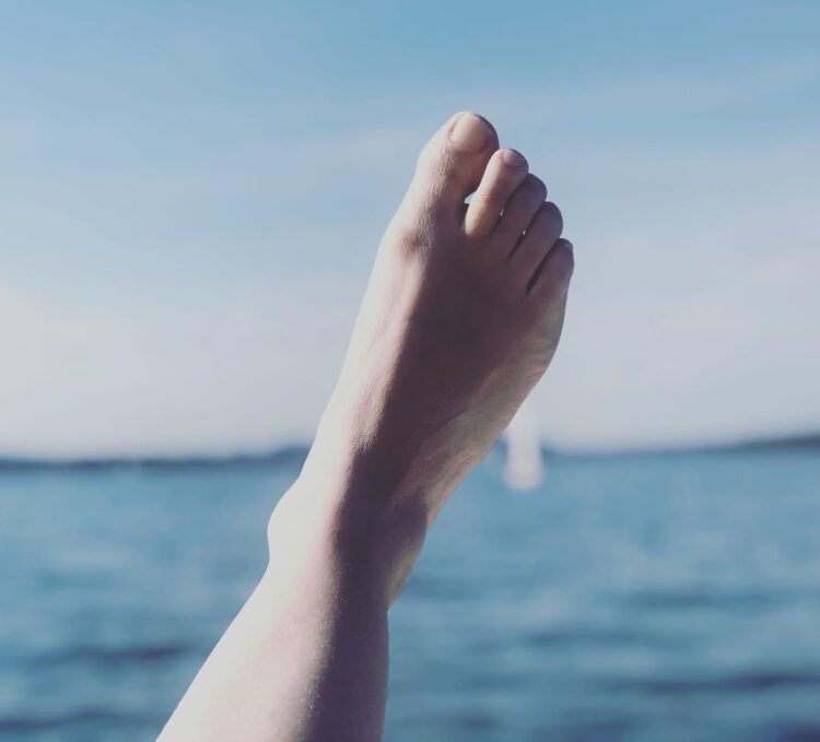 emel colgecen feet 1