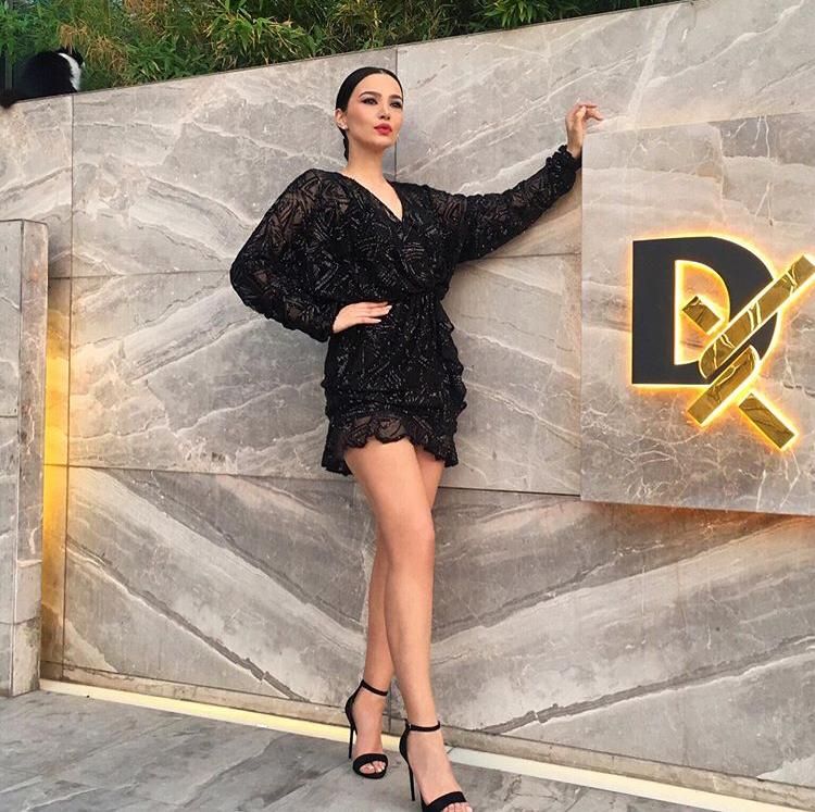 emel ozkiziltas feet 4