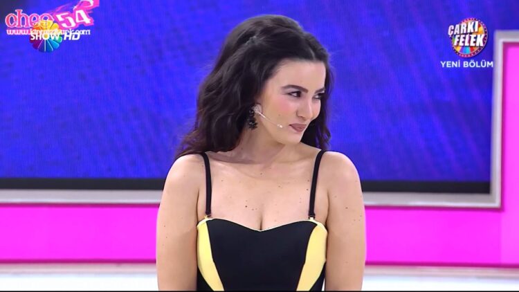 emel ozkiziltas feet 6