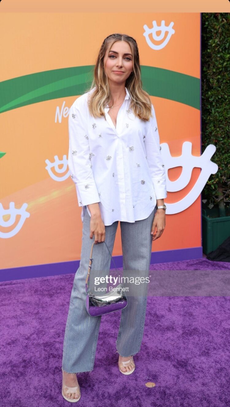 emelia hartford feet 5