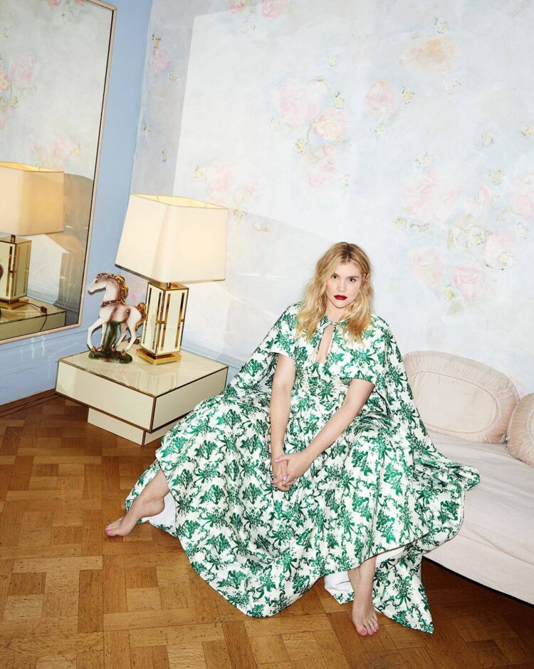emerald fennell feet