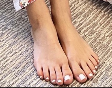 emilia bechrakis feet 3