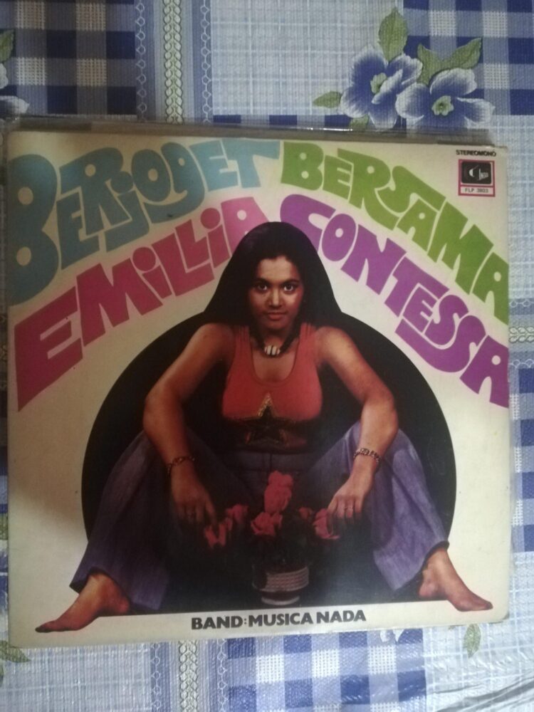 emilia contessa feet scaled