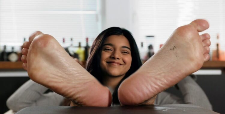 emilia nia feet 1