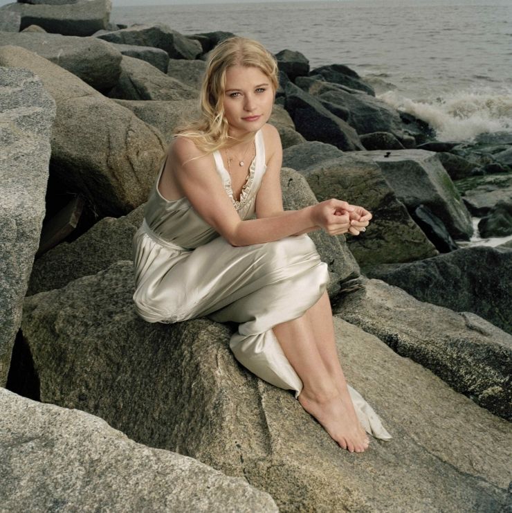 emilie de ravin feet 3