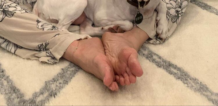 emilie de ravin feet 4