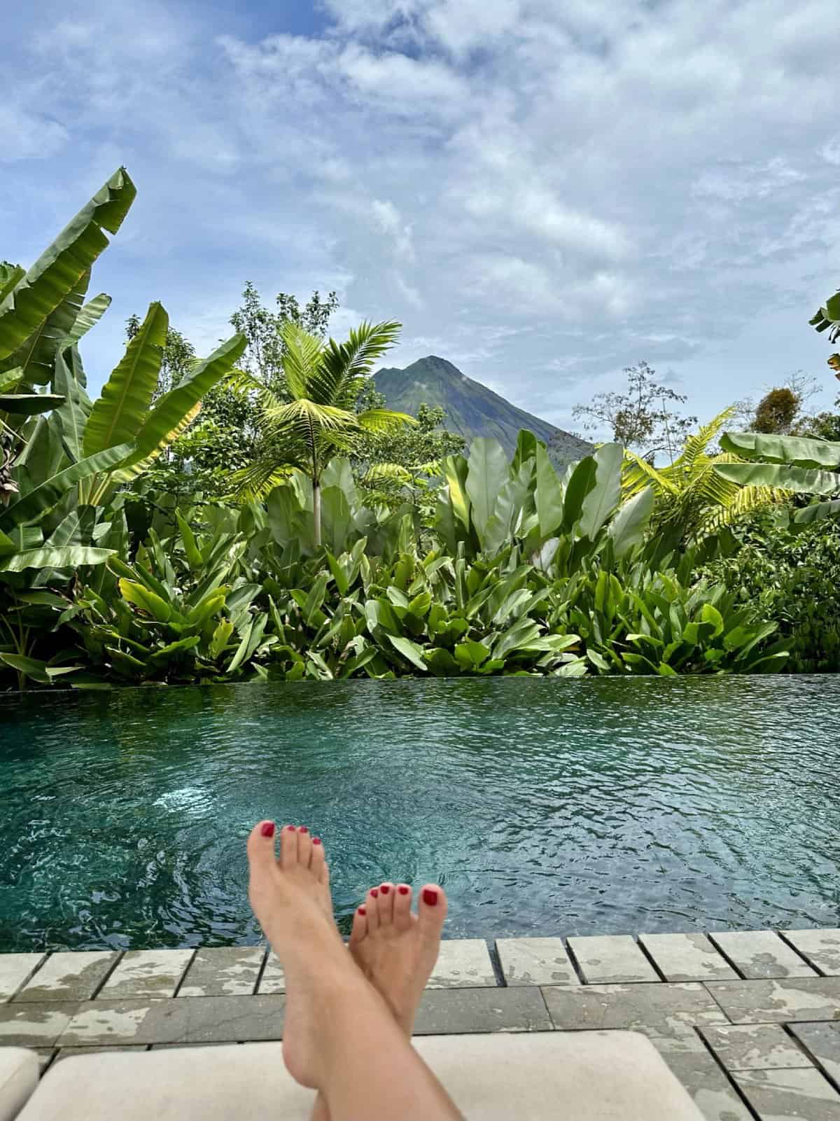 emillin nayara feet 4