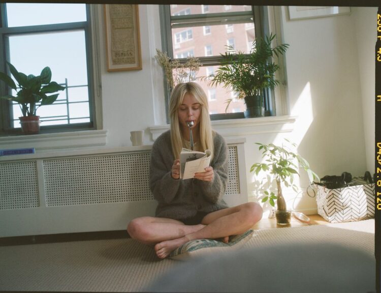 emily alyn lind feet 5