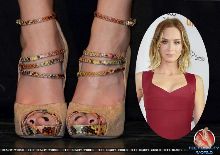 emily blunt feet 6