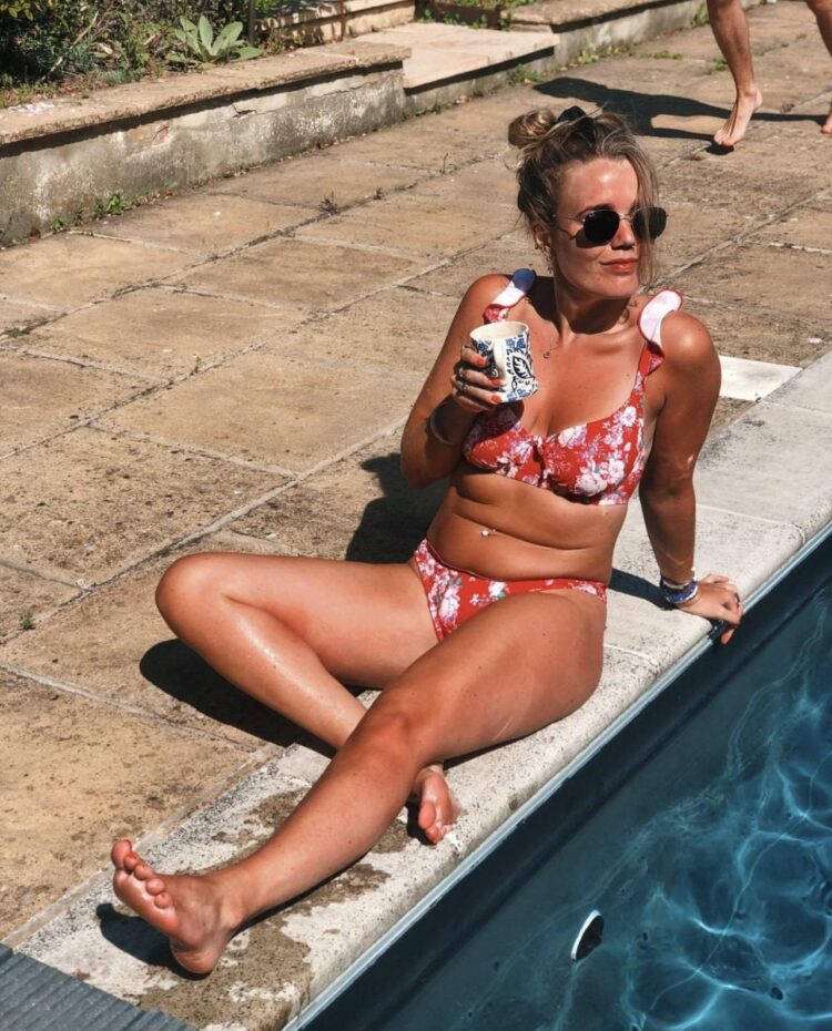 emily clarkson feet 2