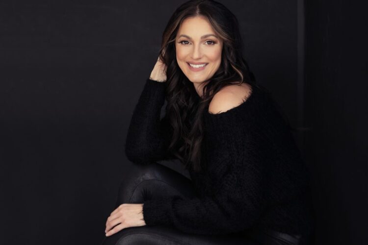 emily darnell feet 5