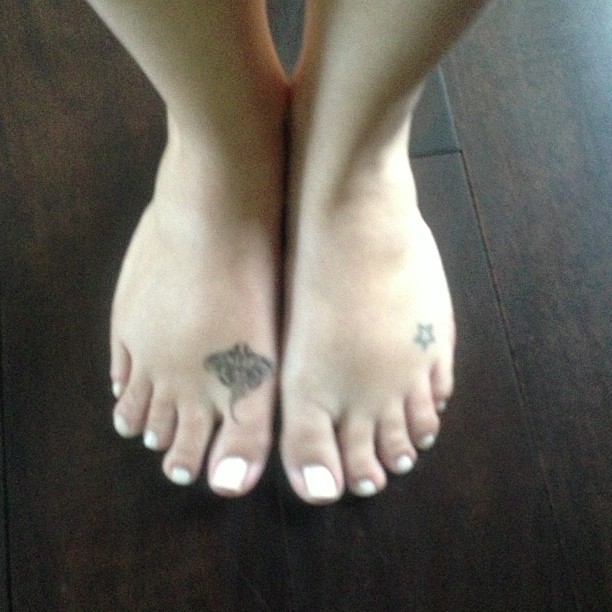 emily hart feet 2