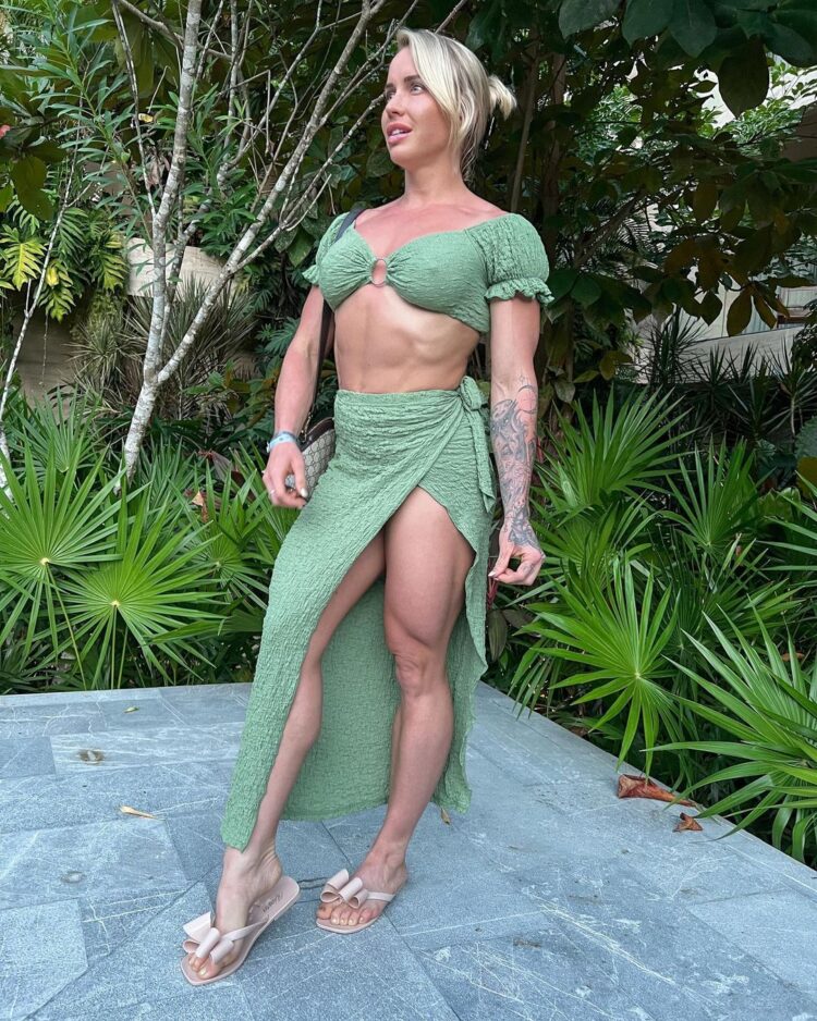 emily louise king feet 6