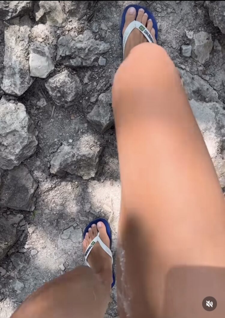 emily oberg feet 3