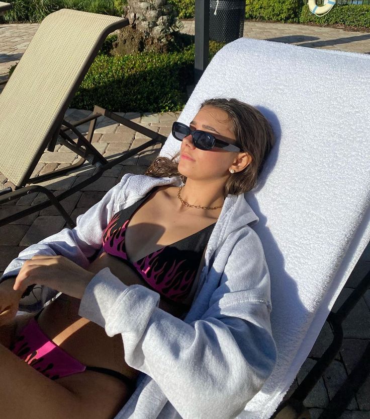 emily paulichi feet 2