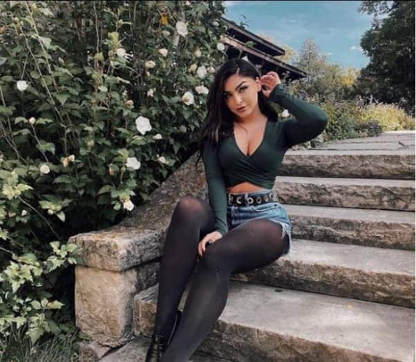 emily rinaudo feet 2