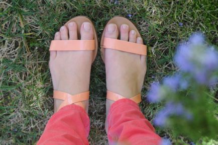 emily schuman feet 6