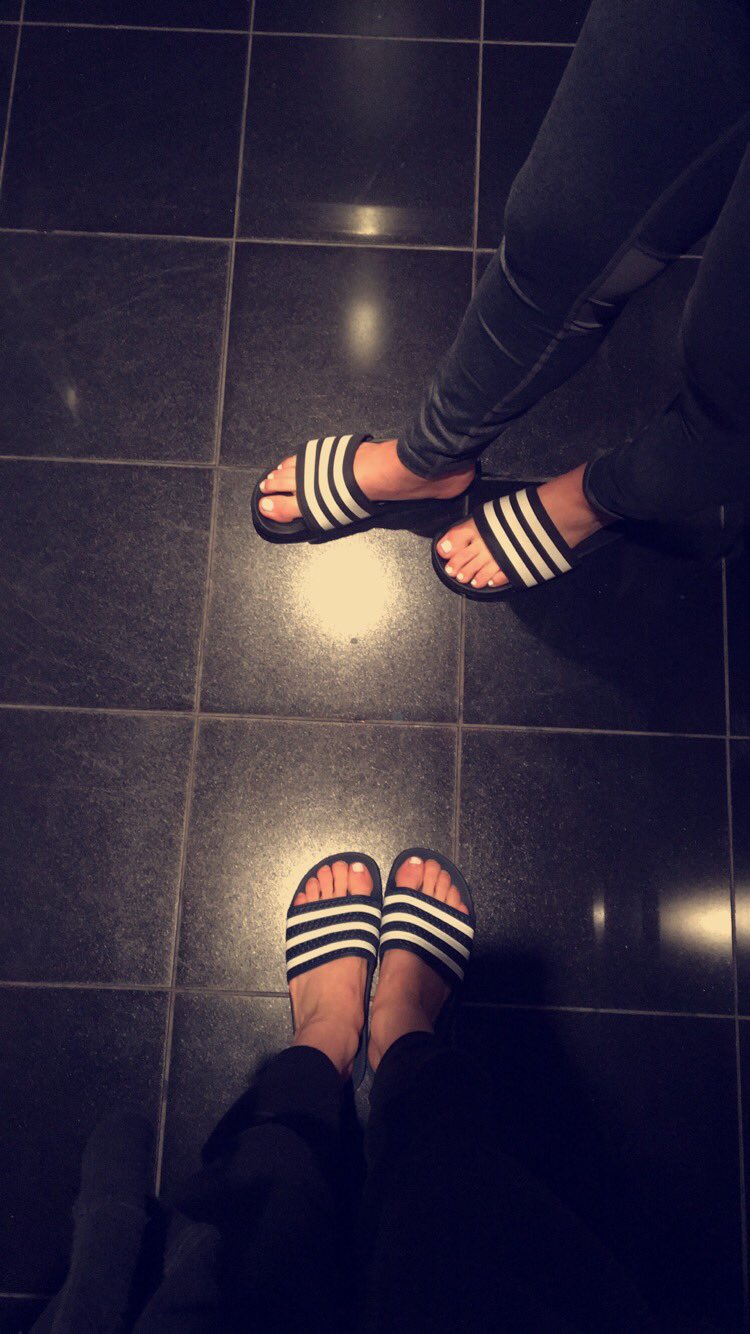 emily sonnett feet 1