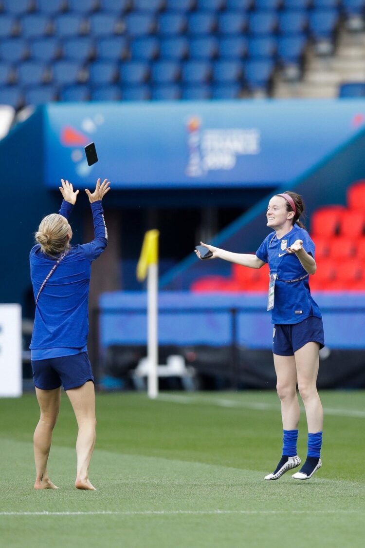 emily sonnett feet 6