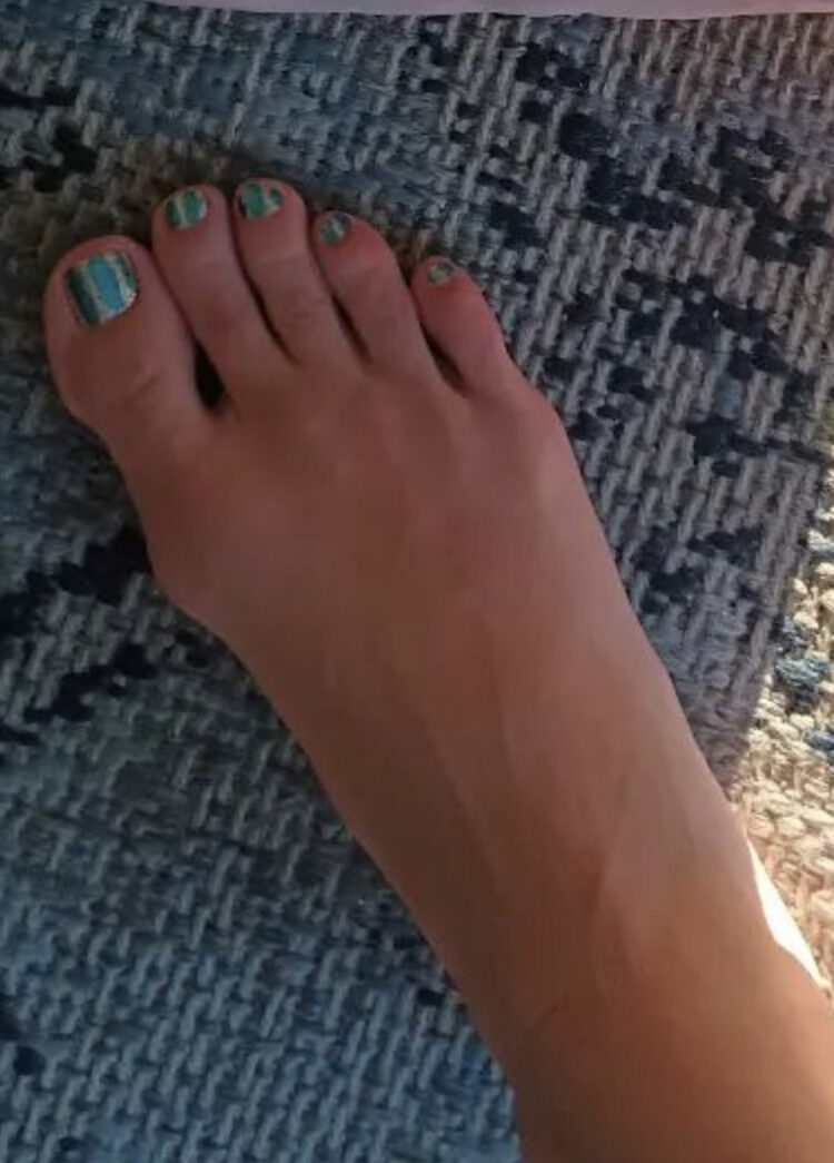 emily thomas feet 2