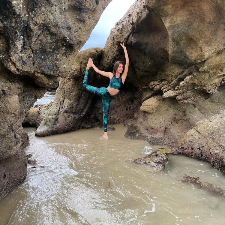 emina cunmulaj feet 5