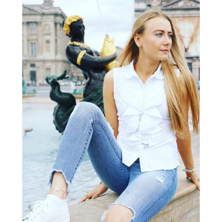 emma crompton feet 3