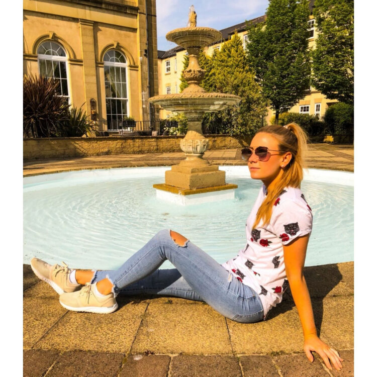 emma crompton feet 6