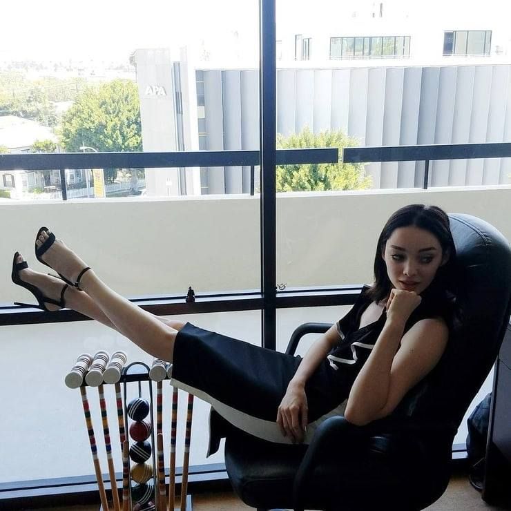 emma dumont feet 4