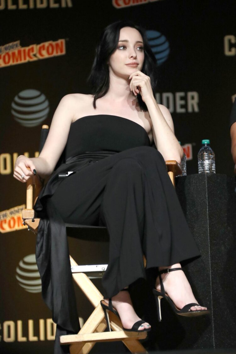emma dumont feet 5