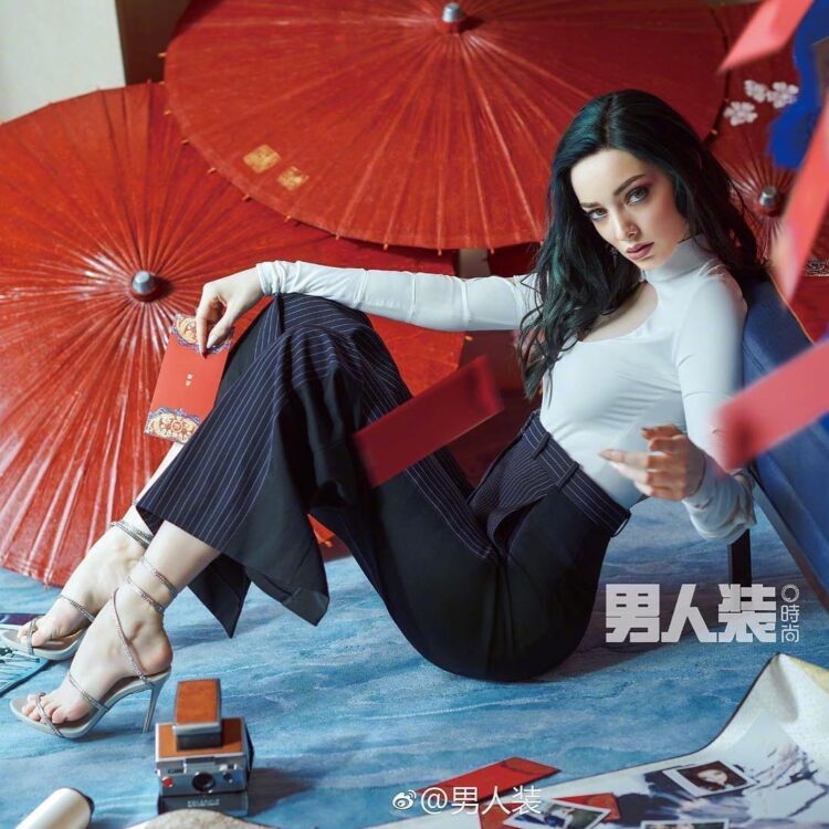 emma dumont feet