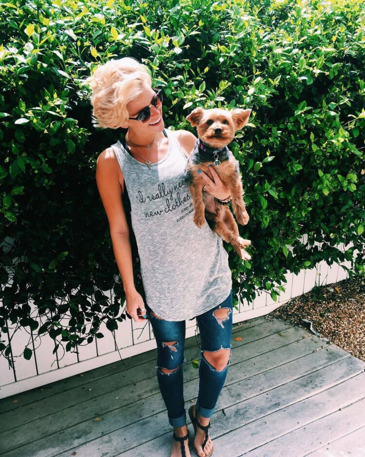 emma elle roberts feet 3