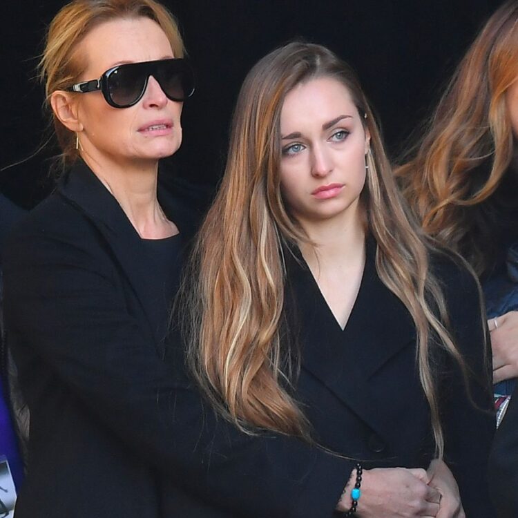 emma hallyday feet 3