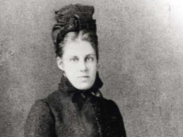 emma lazarus feet 5