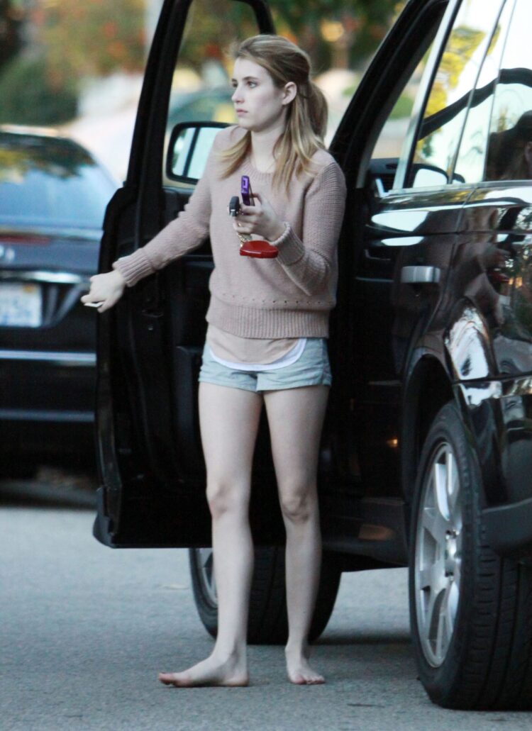emma roberts feet scaled