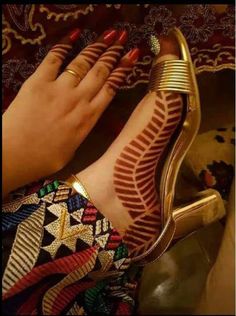 emma rose mehndi feet 1