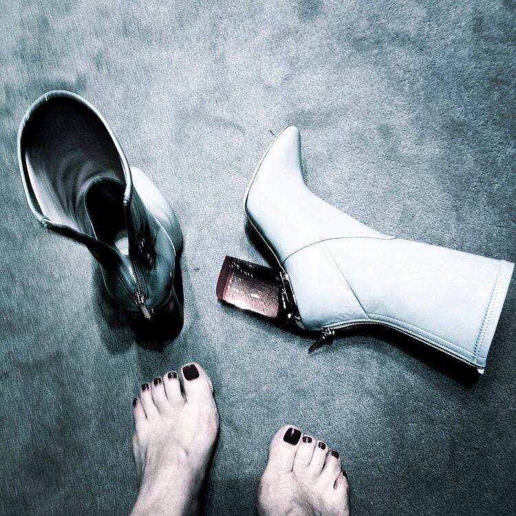 emmanuelle beart feet 1