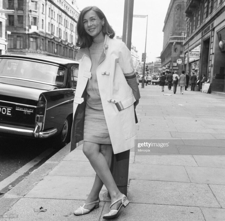 emmanuelle riva feet