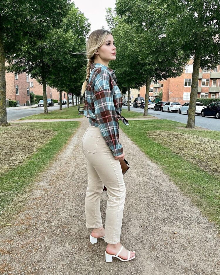 emmelie de forest feet 4