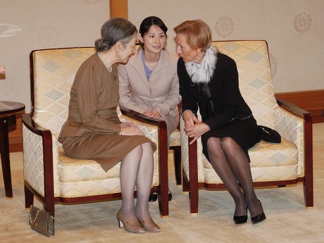 empress michiko feet 3