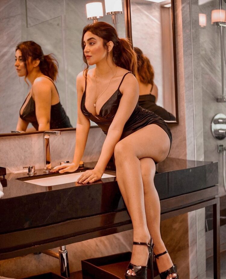 ena datta feet 4