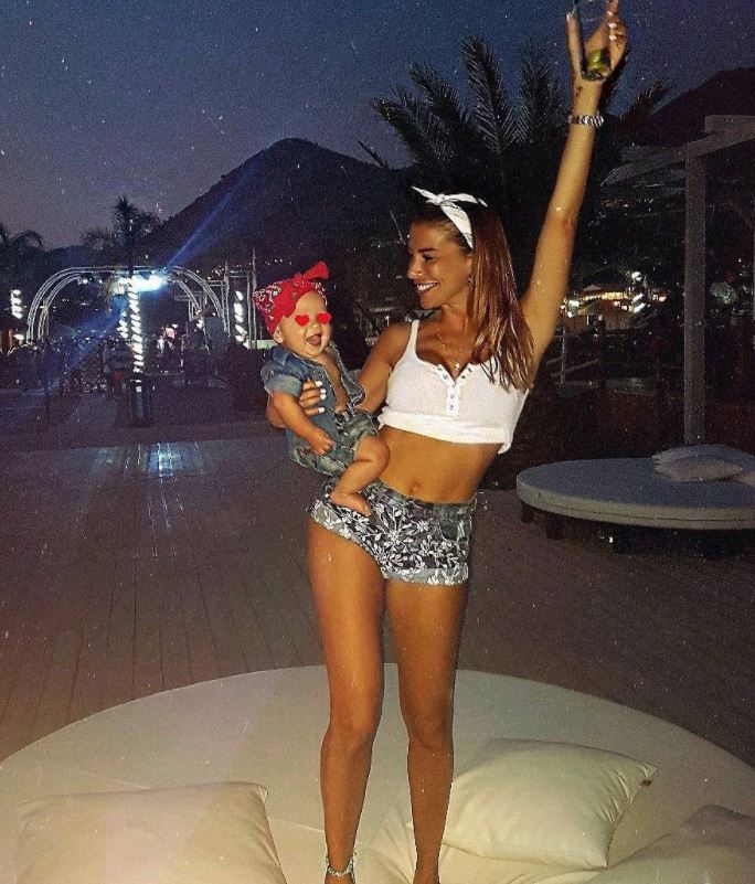 enza de cristofaro feet 3