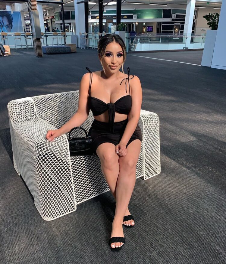 erikka rodrigues feet