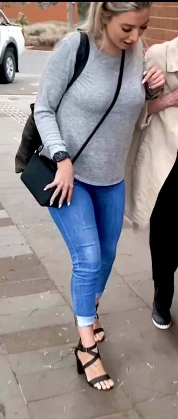 erin alysha barnett feet 5