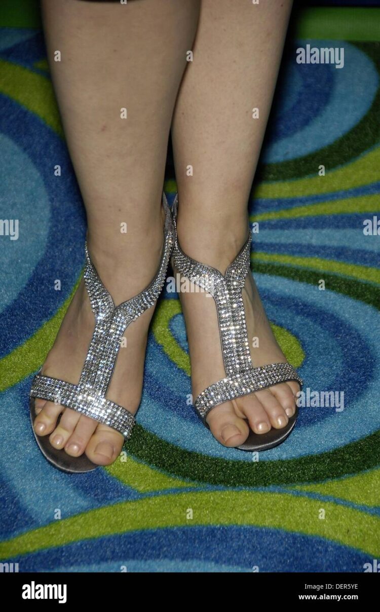 erin cummings feet 3